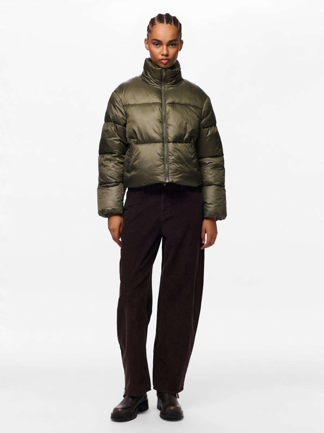 model_shot-front